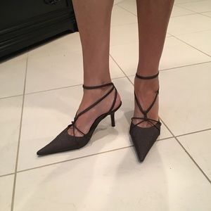 Brown evening shoe with tiny detail stones